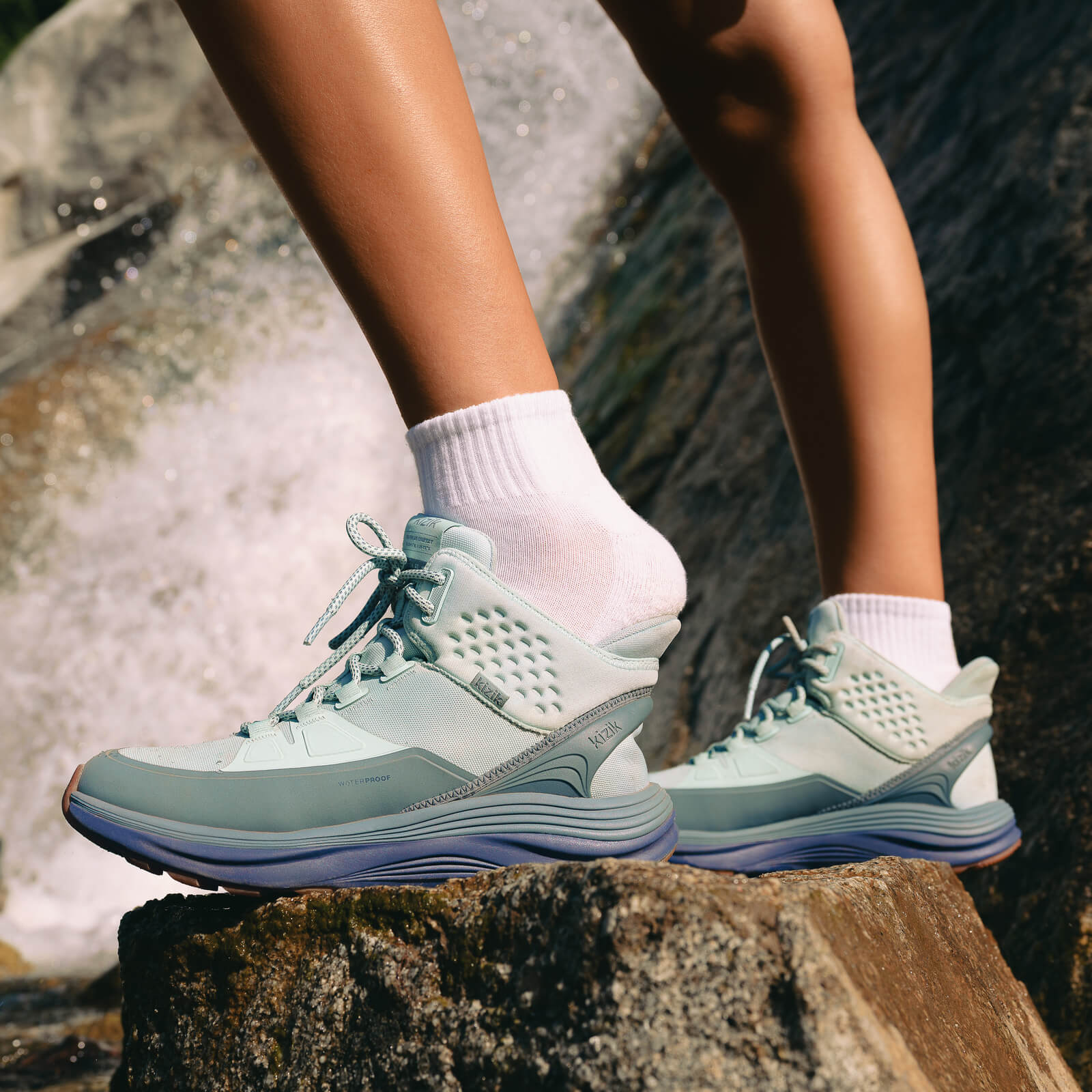 Women's London AT Mid Waterproof - Surf Spray/Naval Academy - Image 11